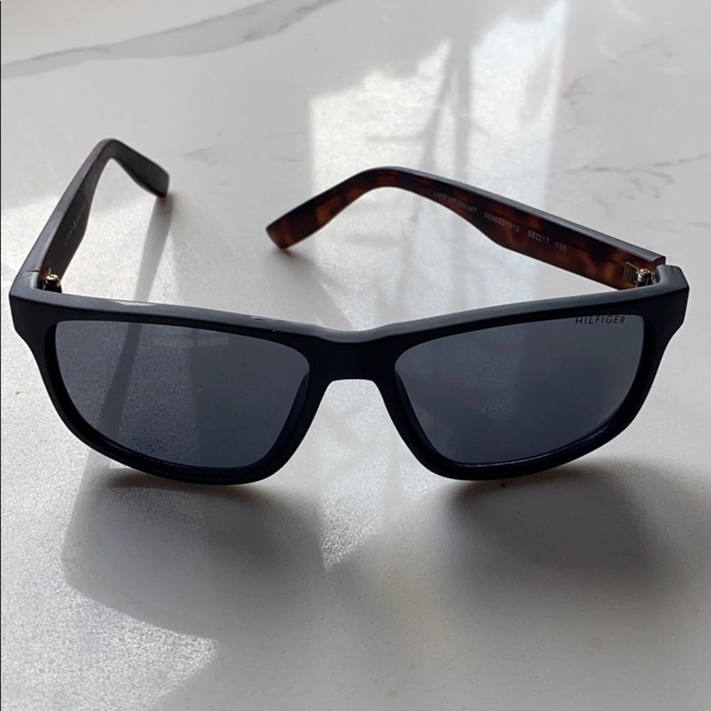 Tommy Hilfiger men’s sunglasses 😎